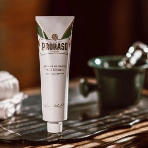 Crema de Ras Proraso Sensitive cu Ceai Verde si Ovaz