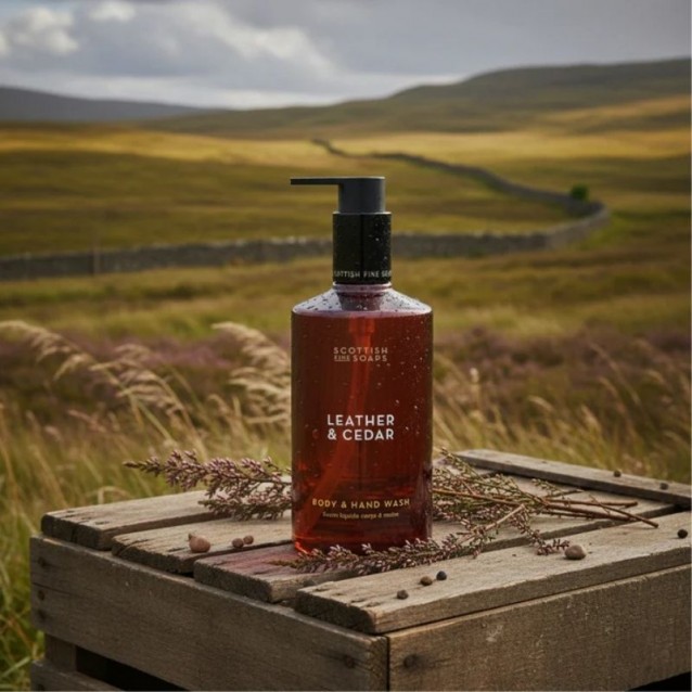 Gel Dus si Sapun Maini The Scottish Fine Soaps Leather Cedar - The Scottish Fine Soaps Company
