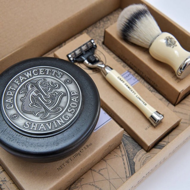 Set barbierit Captain Fawcett Shave Brush, Razor & Soap -